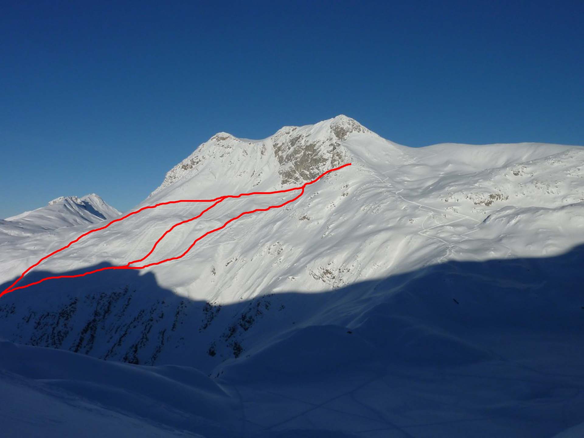 Viele Skivarianten in meist unterschiedlichem Schnee von Pulver bis Firn sind möglich.